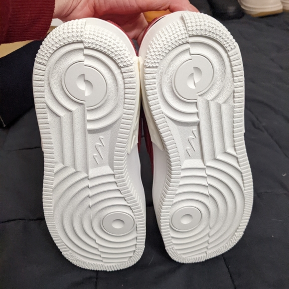 .. today only New Pink Nike fontankas..brand new with the box , authentic , - Picture 4 of 4